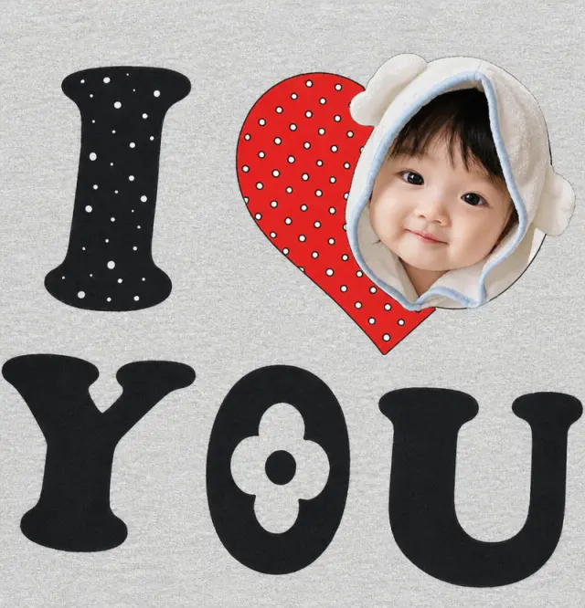 把孩子的脸放进I LOVE YOU